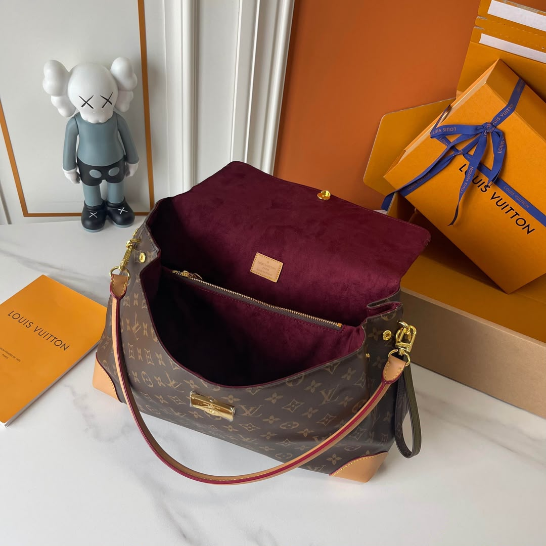 B1R106E1 Popular leather bag