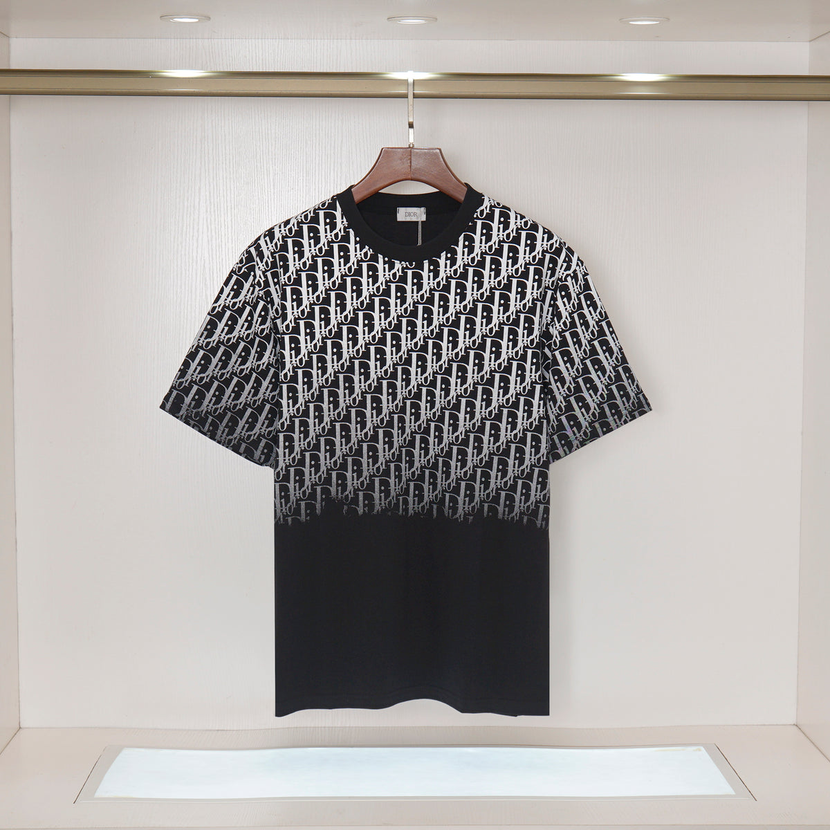 U1R76D11 Popular T-shirts