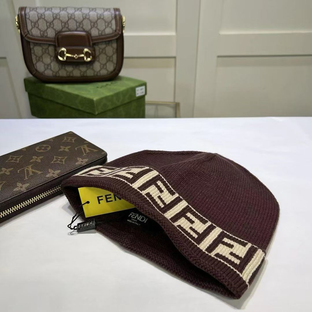 M1R86F44 Fashion hats