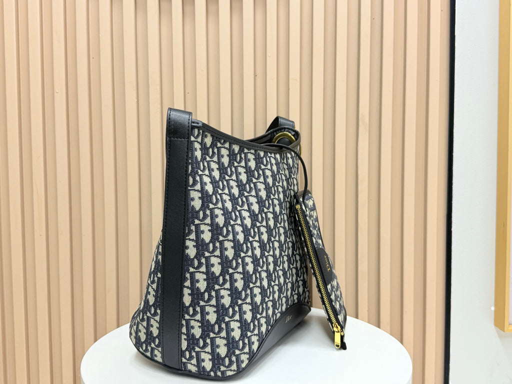 B1R76D46 Fashion bag