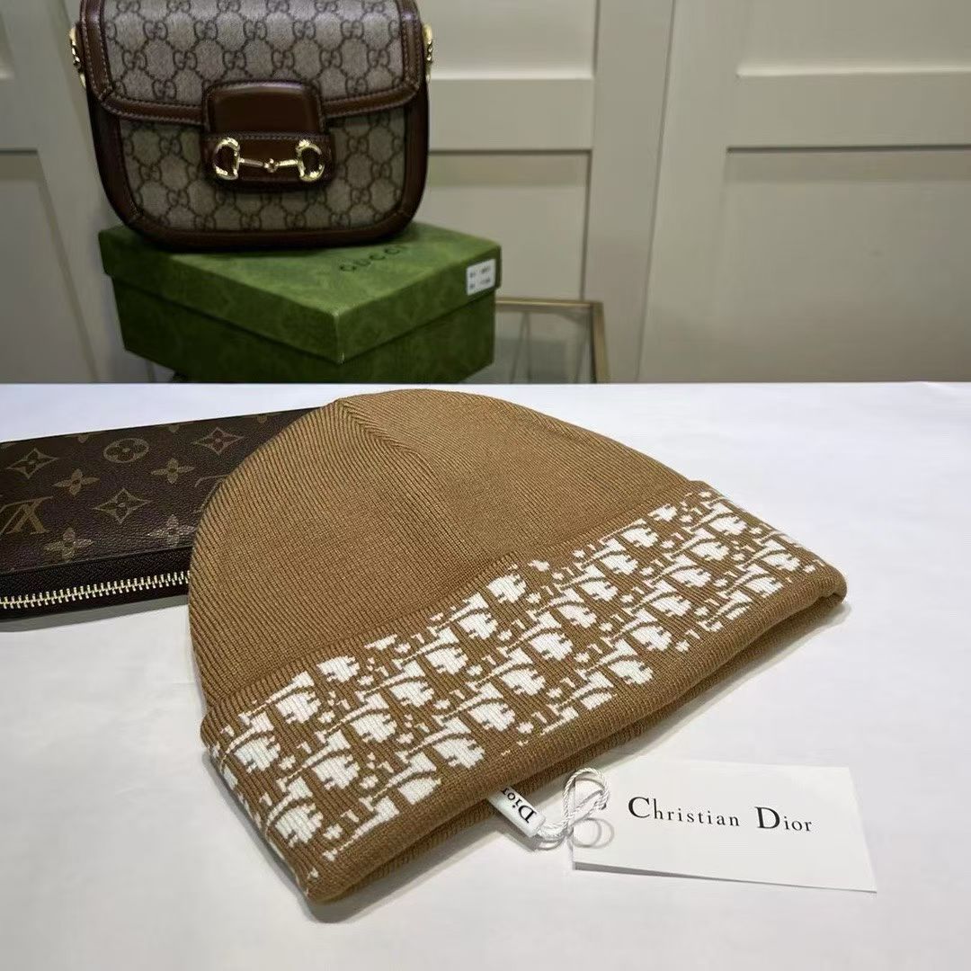 M1R86D37 Fashion hats