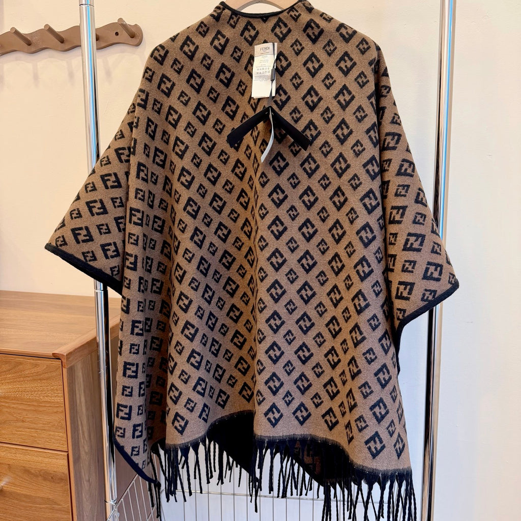 W1R86F79 Fashion cape