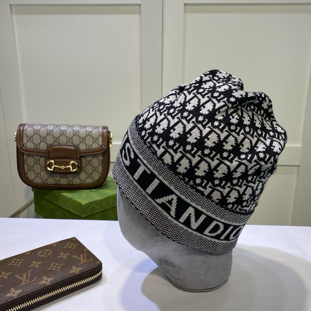 M1R86D71 Fashion hats