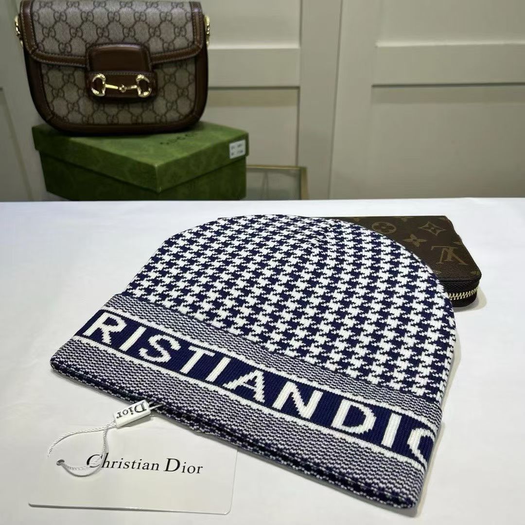 M1R86D57 Fashion hats