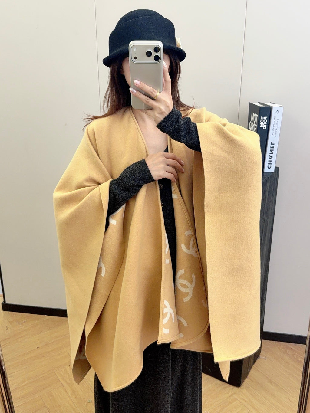W1R86C60 Fashion cape