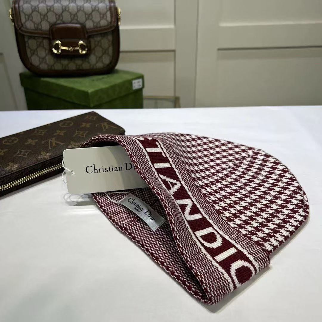 M1R86D57 Fashion hats
