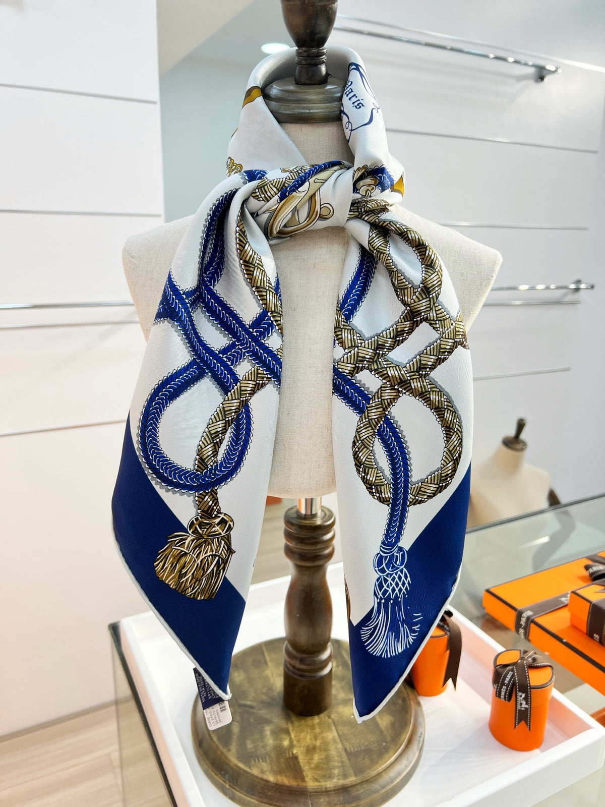 W1N46H37 Popular Silk Scarve
