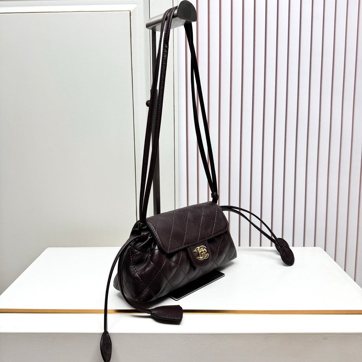 B1N96C28 Popular leather bag