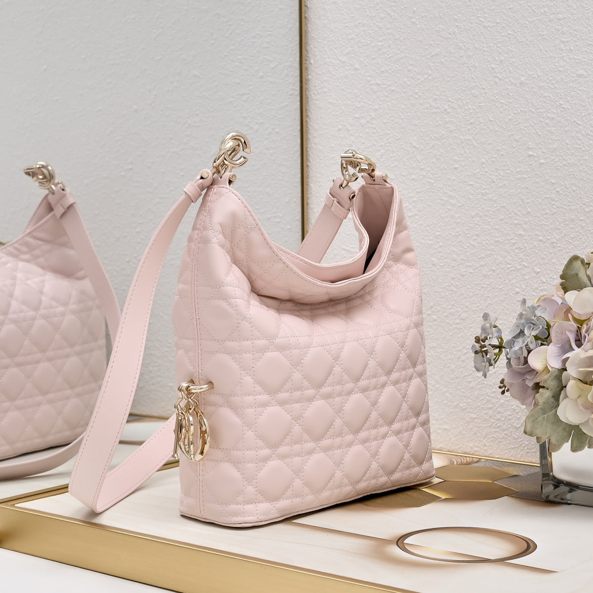 B1N96D35 Popular leather bag