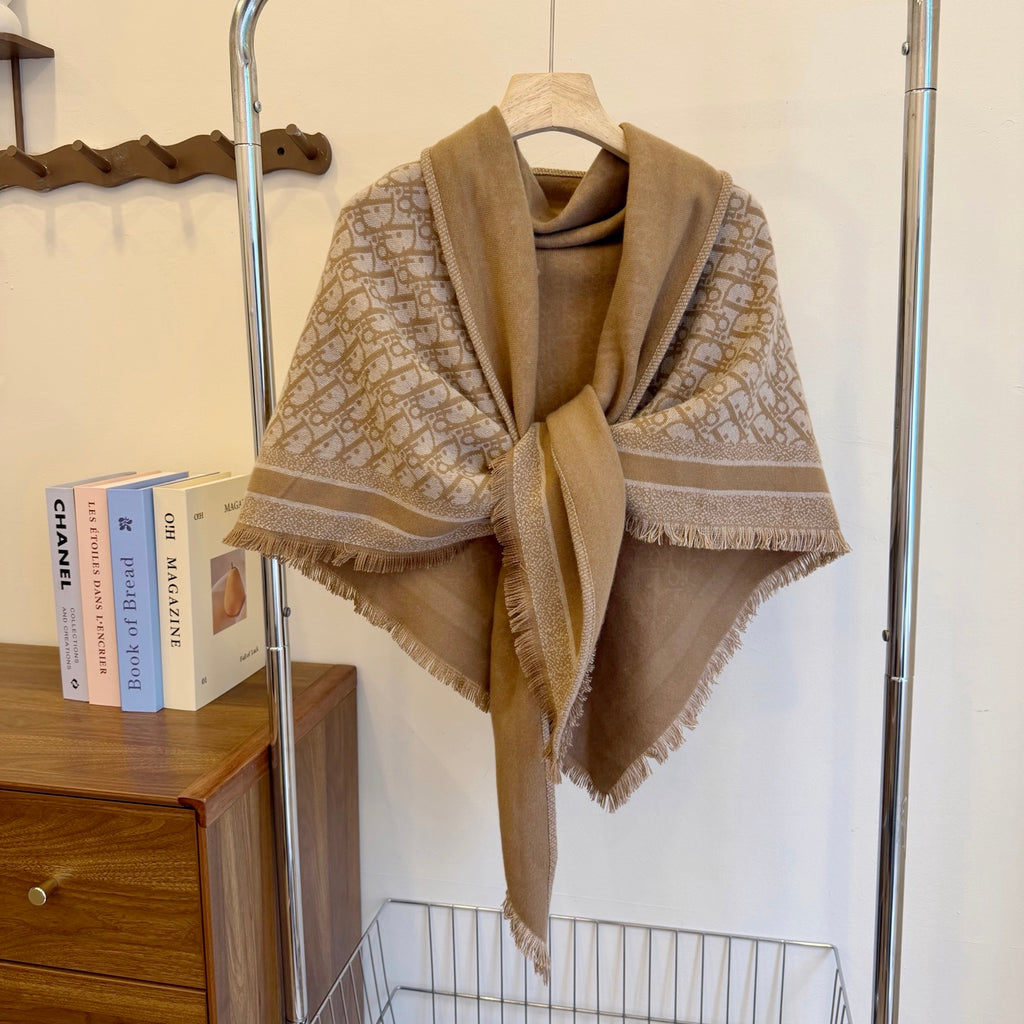 W1R86D101 Popular Triangular shawl