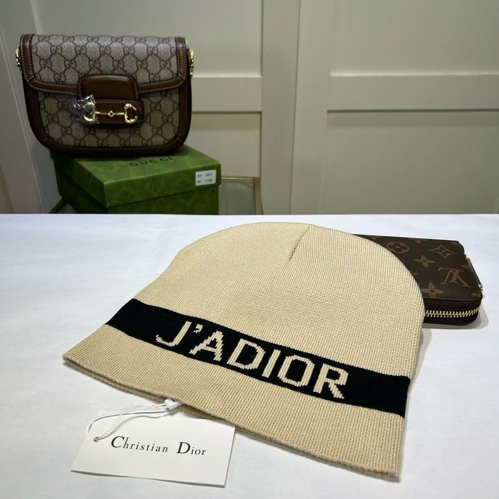 M1R86D100 Fashion hats