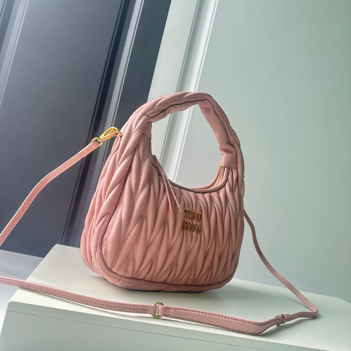 146PA122B Popular leather bag（29x24x10cm）