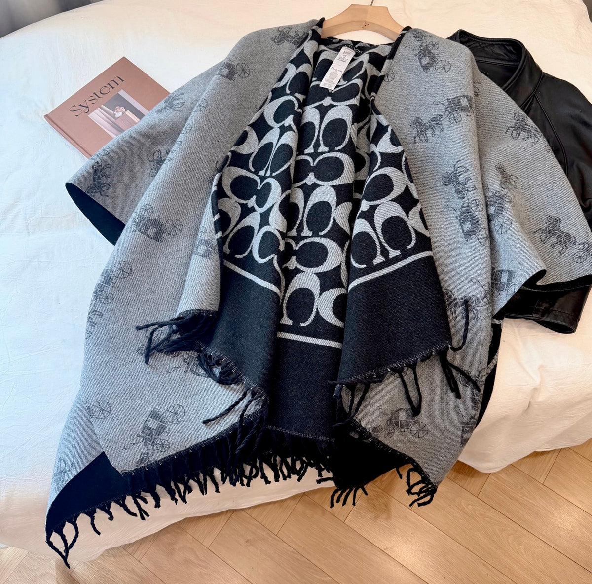 W1R106A28 Fashion cape