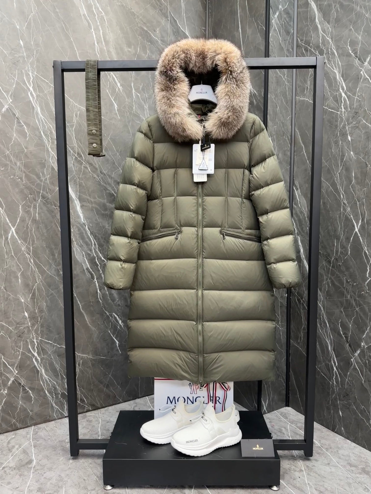 U3R106A4 Fashion down jacket （With a belt）