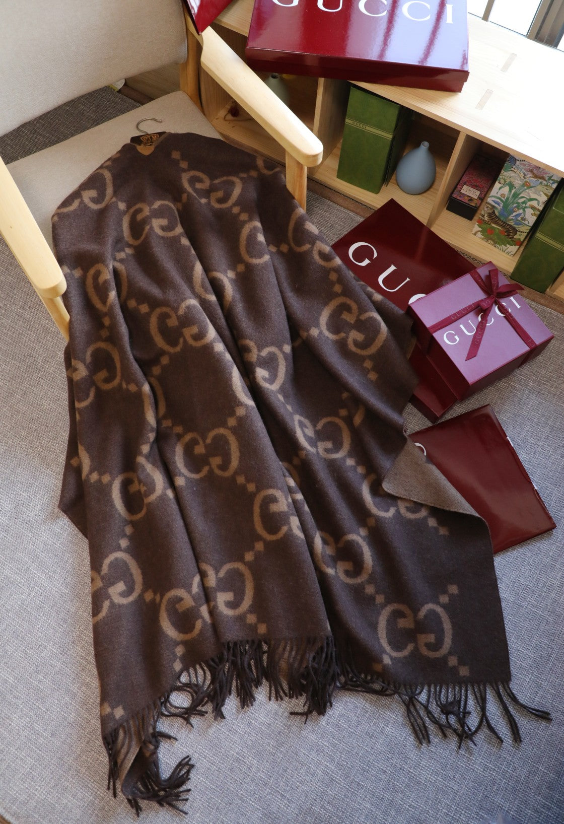W1R106B26 Fashion cape