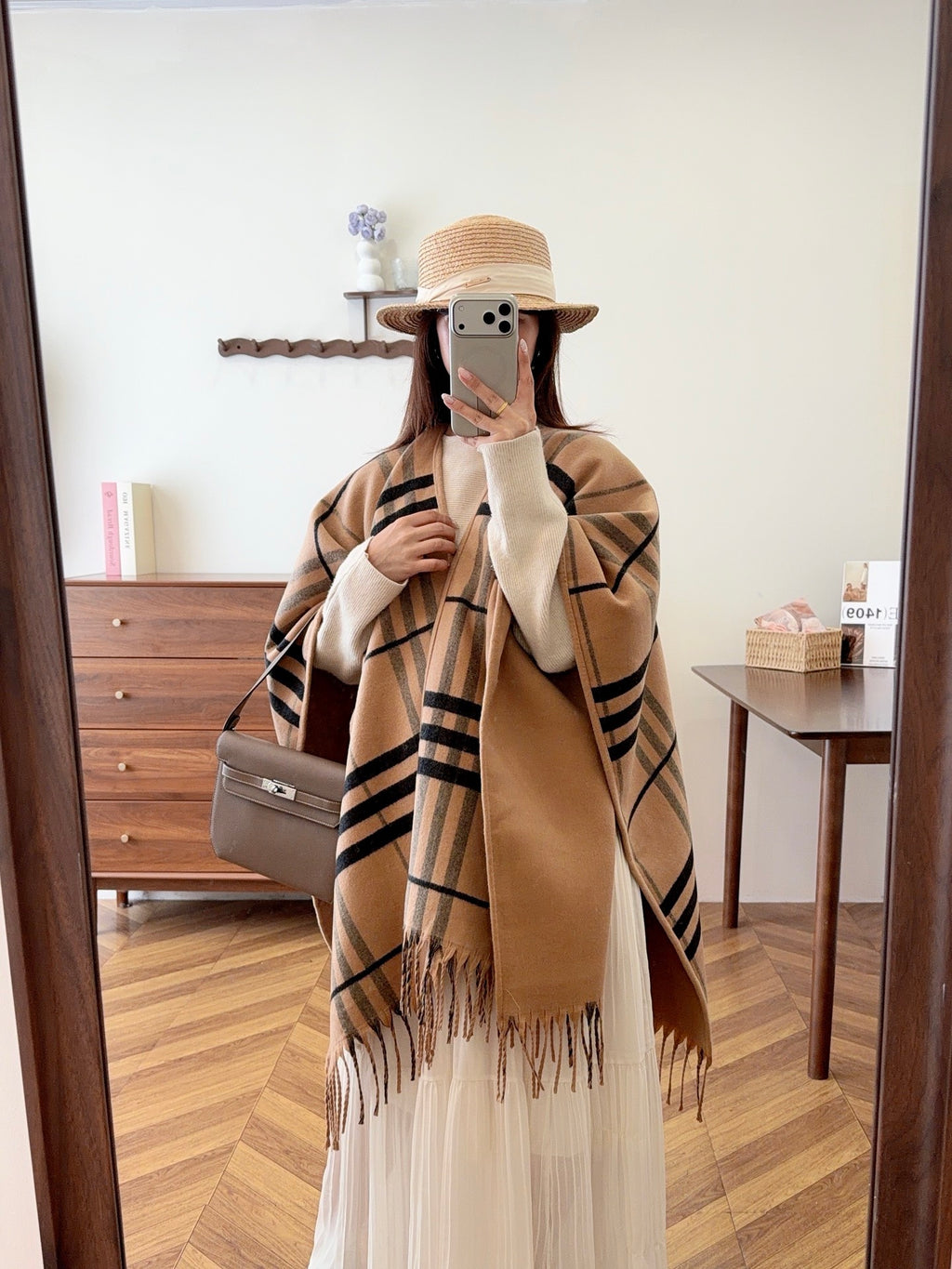 W1R86R67 Fashion cape
