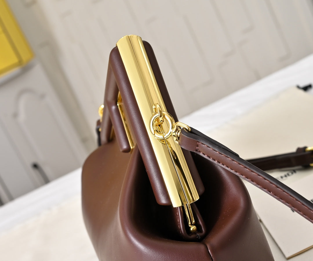 146NF8B Popular leather bag