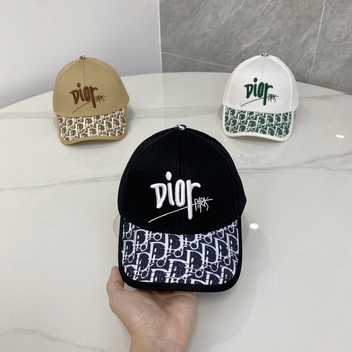 M1R86D123 Fashion hats