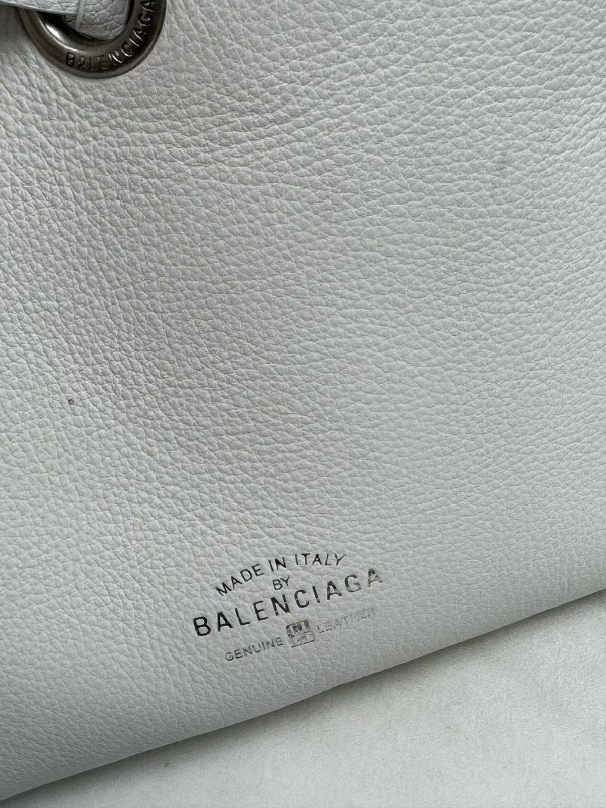 B1P46J144 Popular leather bags