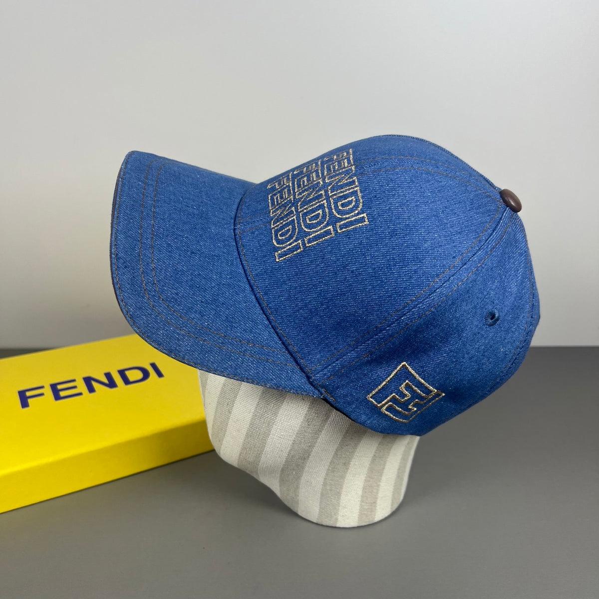 M1R76F18 Fashion hats