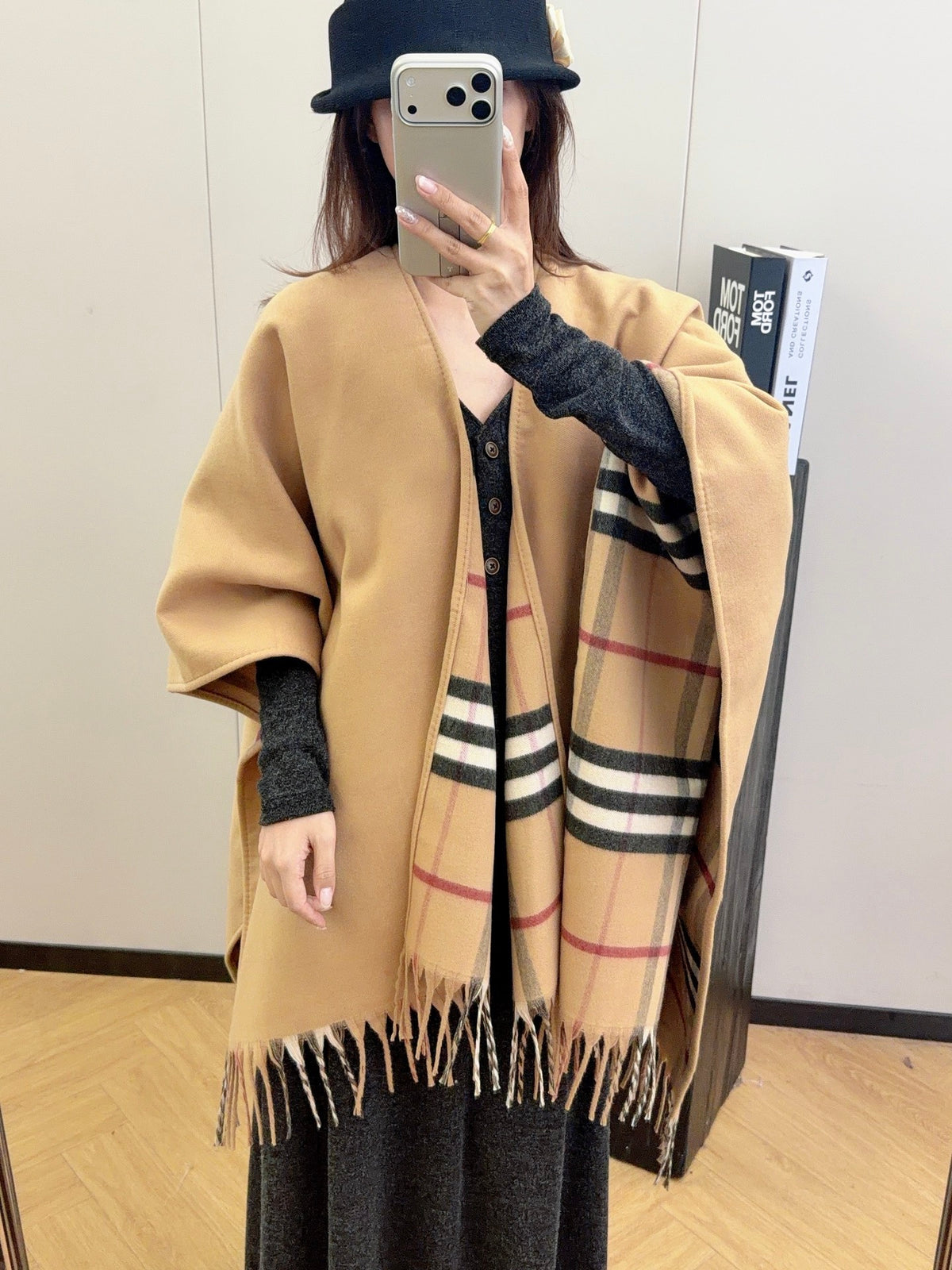 W1R86R61 Fashion cape