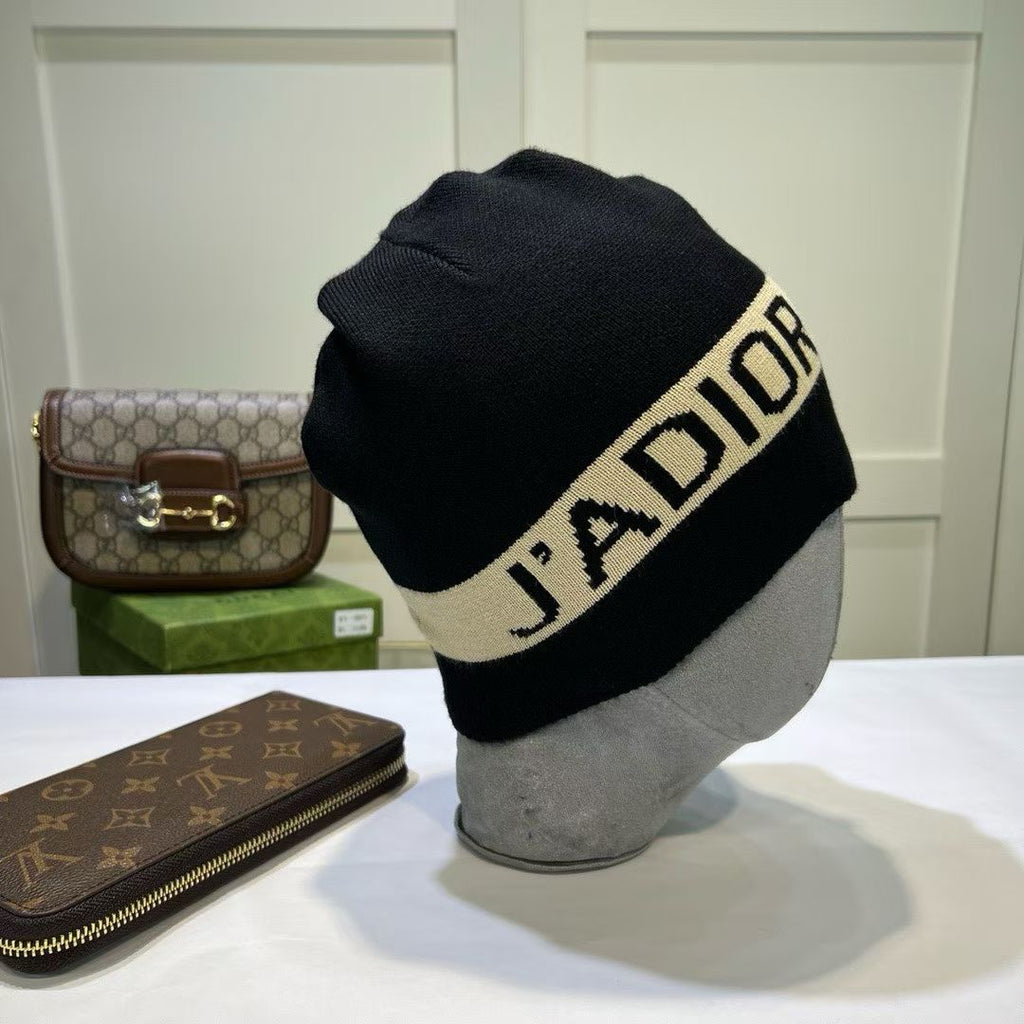 M1R86D100 Fashion hats