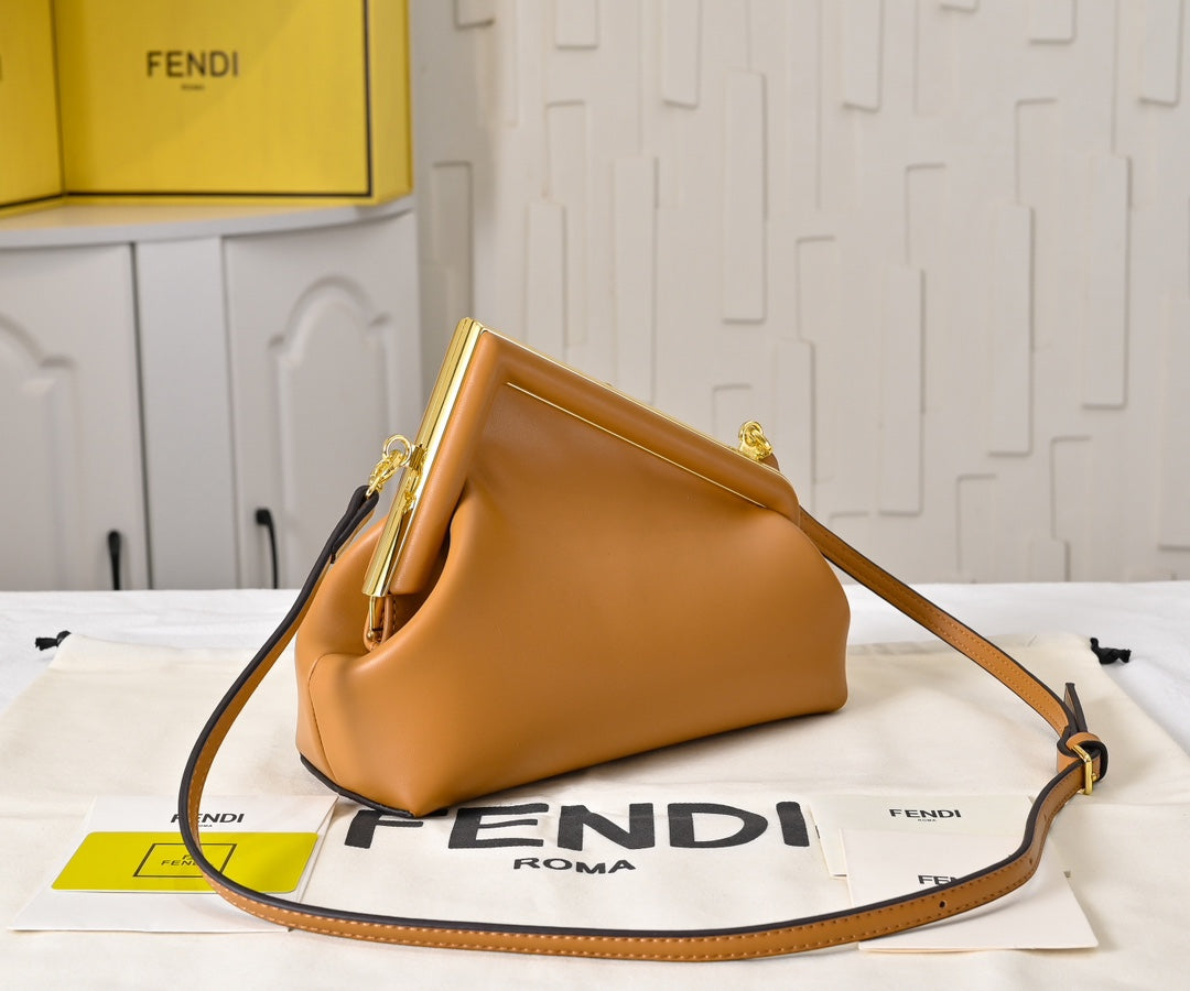 146NF8B Popular leather bag