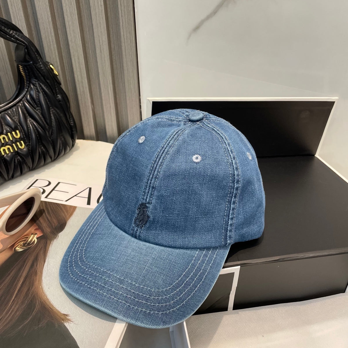 M1Q105A104 Popular hats