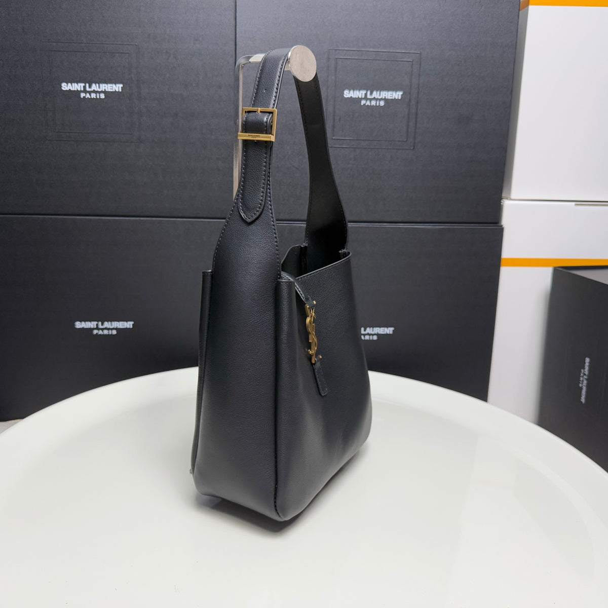B1R96SL6 Popular leather bag