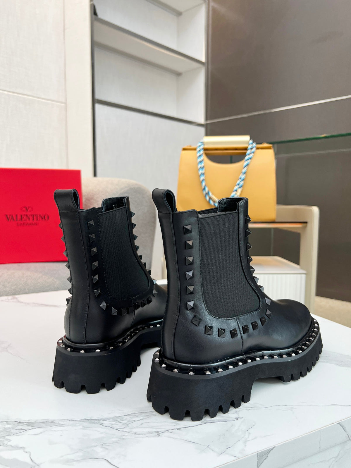 Z2R96VL6  Popular high-quality leather shoes
