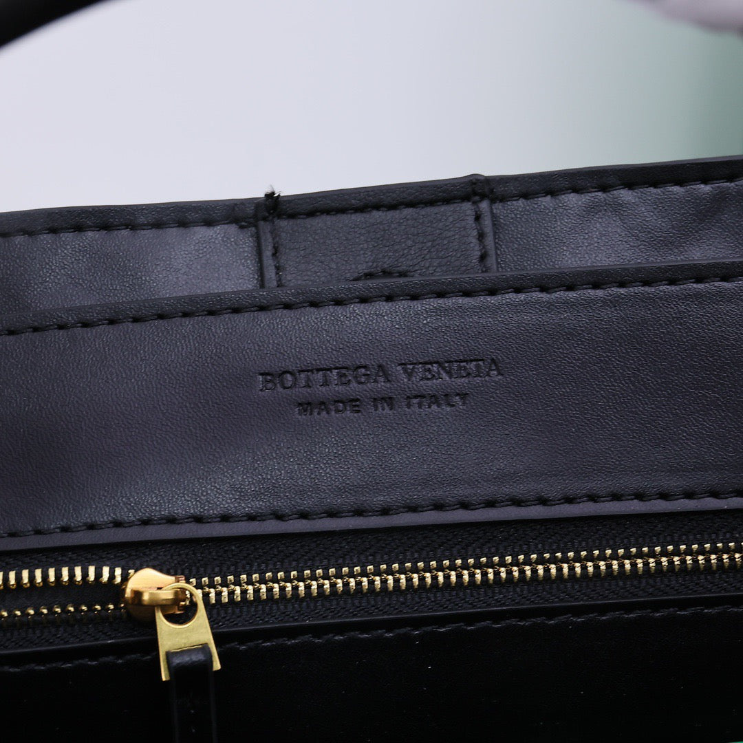 B1X66A35 Fashion high-quality leather bag