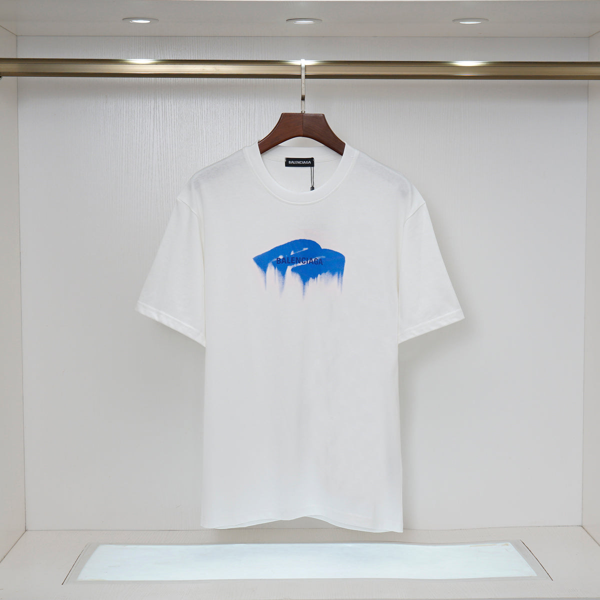 U1R76J10 Popular T-shirts