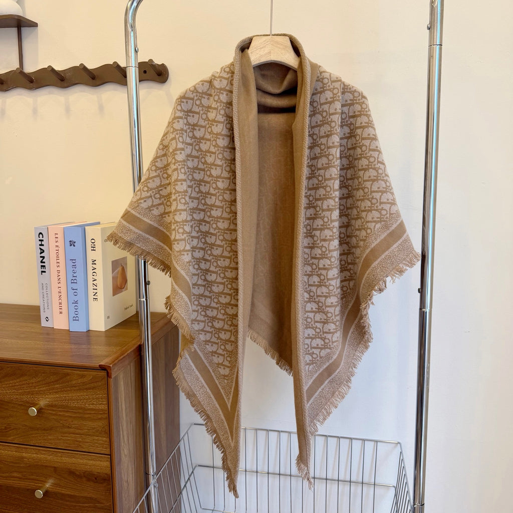 W1R86D101 Popular Triangular shawl