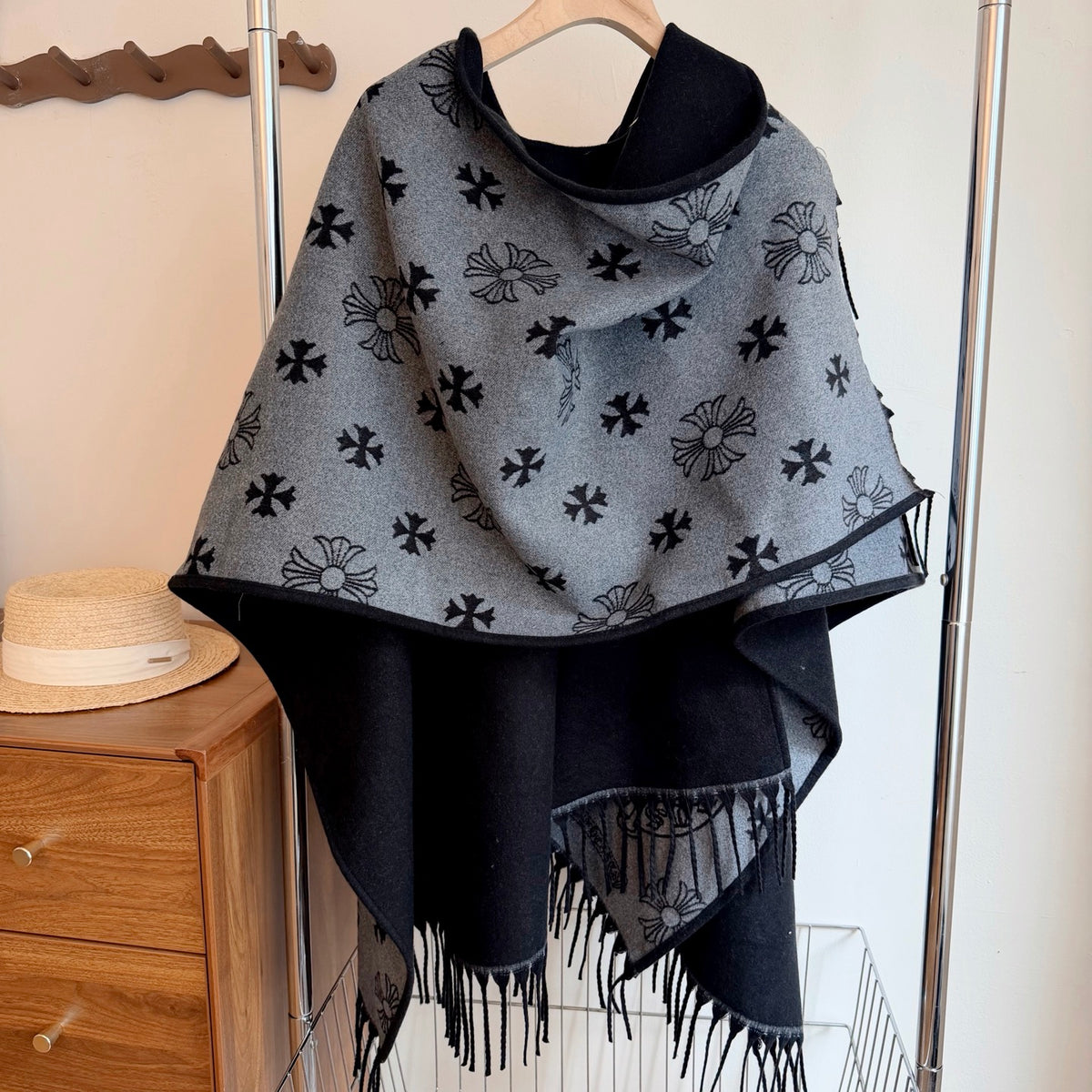 W1R86A116 Fashion cape