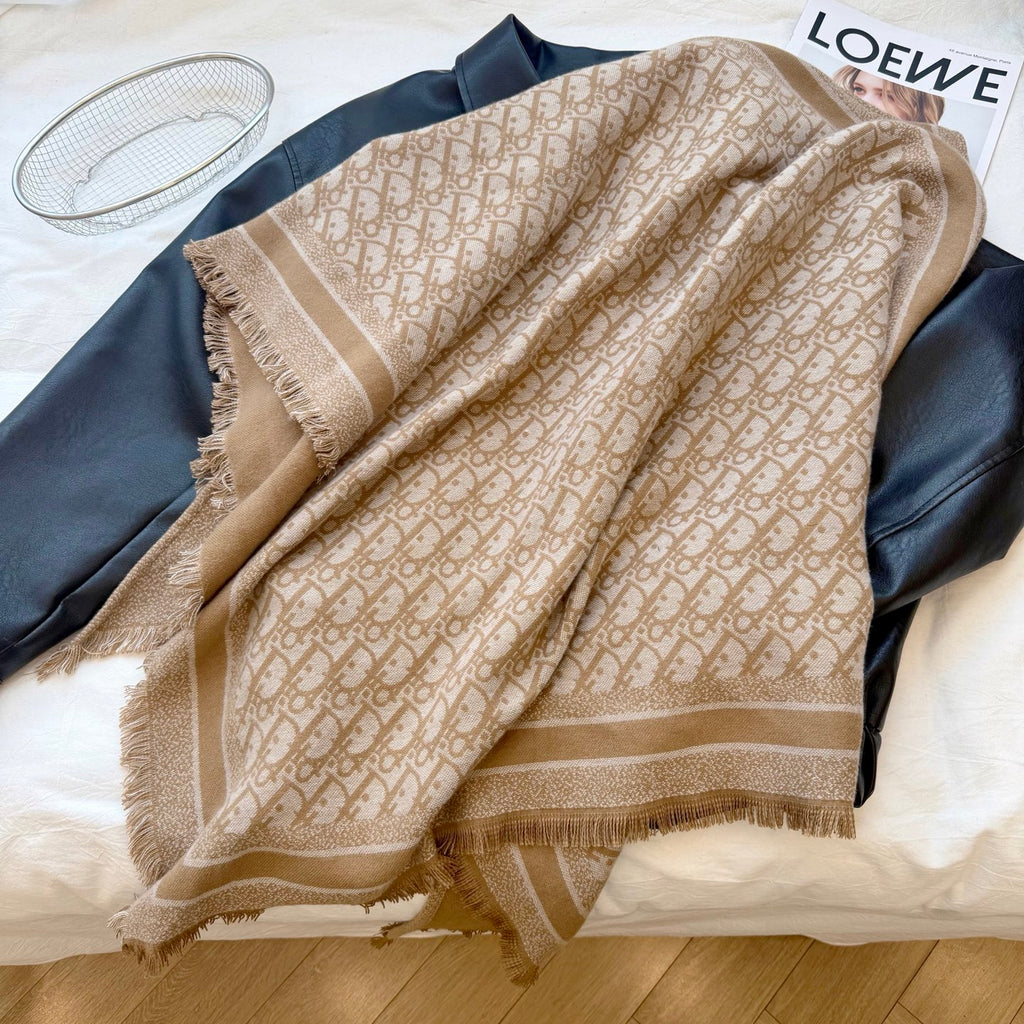 W1R86D101 Fashion Triangular shawl