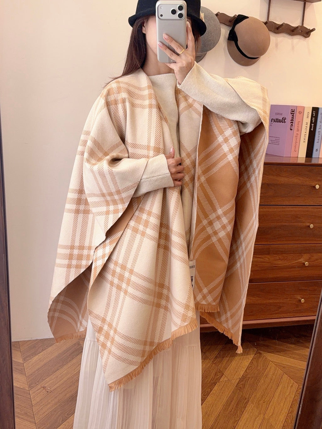 W1R86R47 Fashion cape