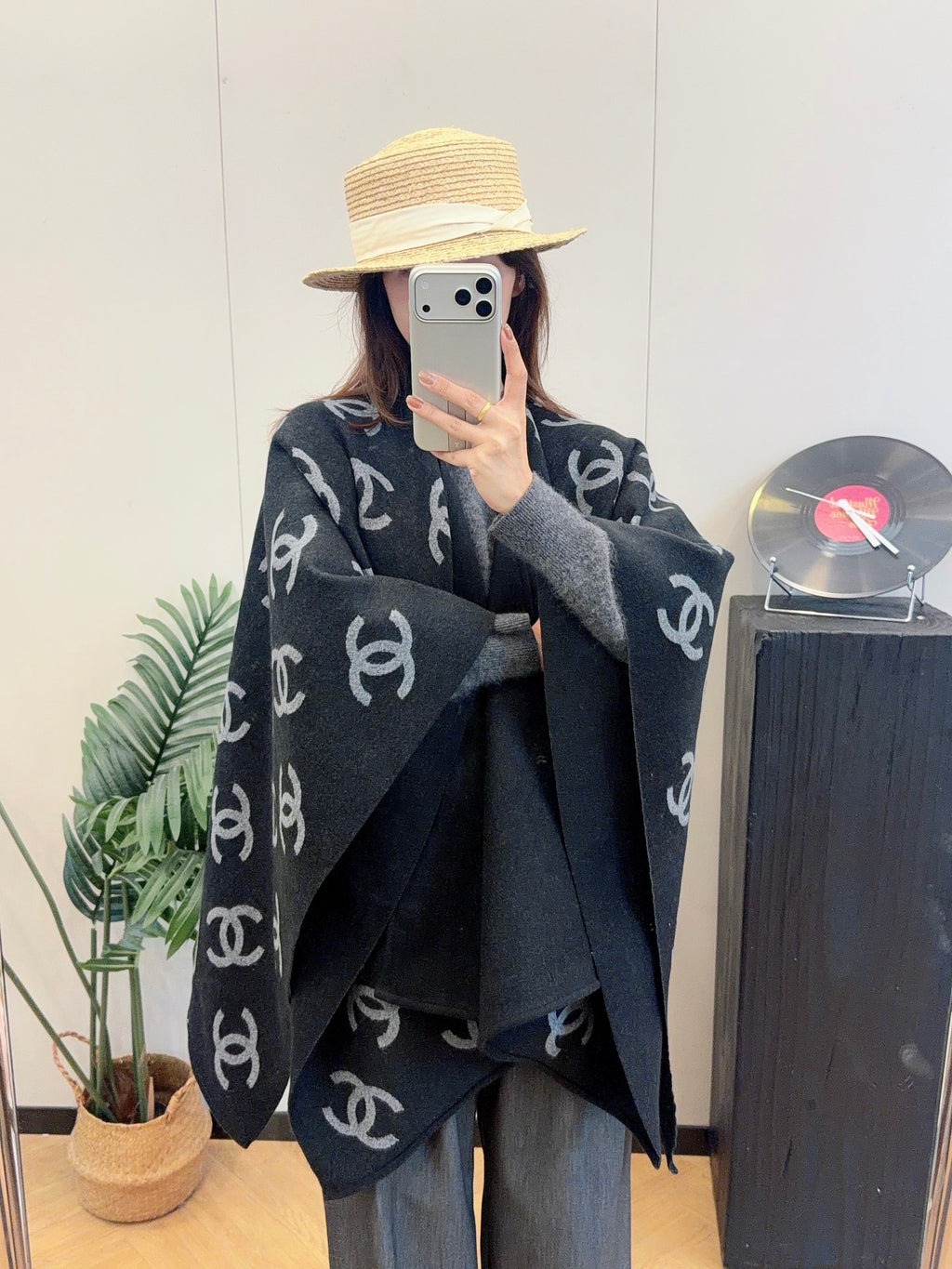 W1R86C71 Fashion cape