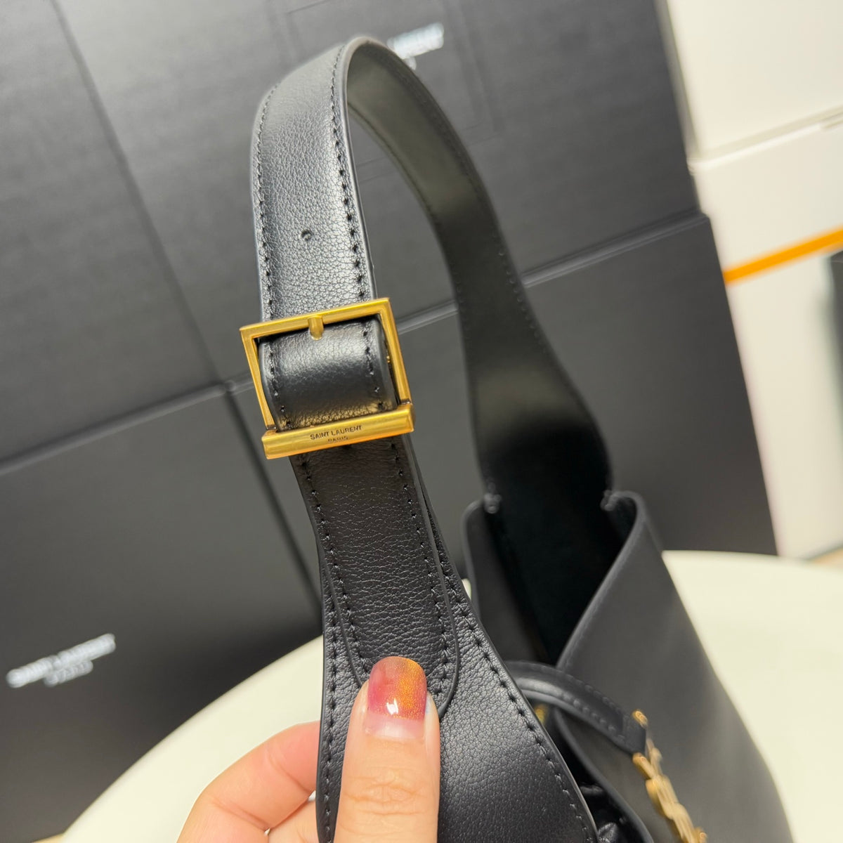 B1R96SL6 Popular leather bag