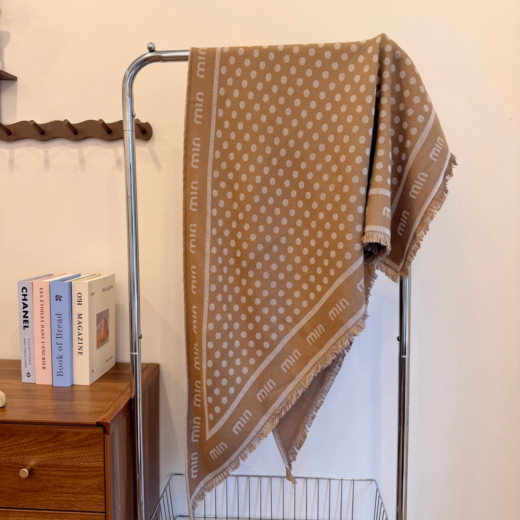 W1R86A100 Popular Triangular shawl