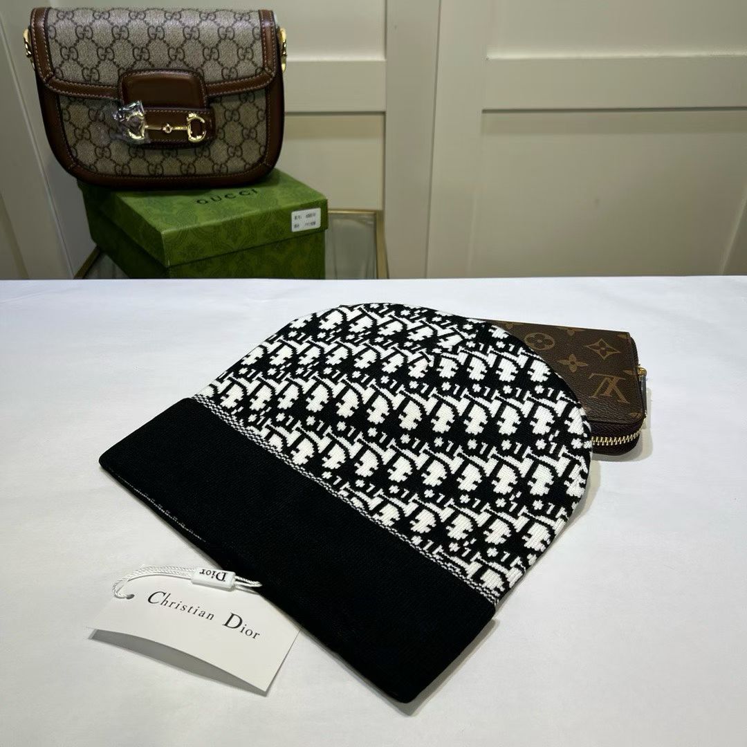 M1R86D49 Fashion hats