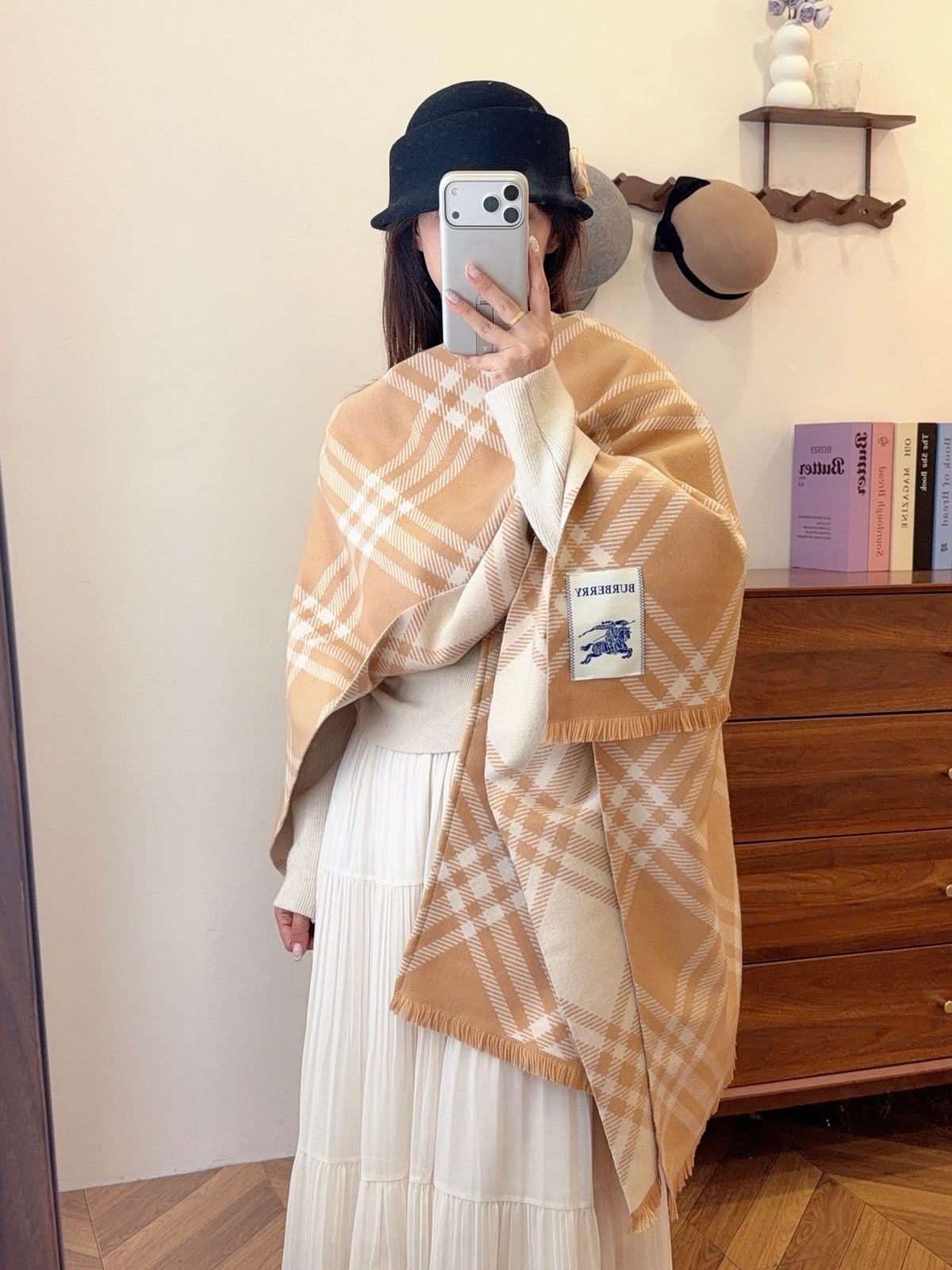 W1R86R47 Fashion cape