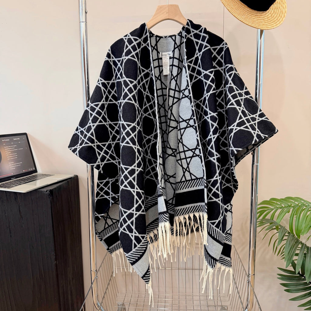 W1R86D66 Fashion cape