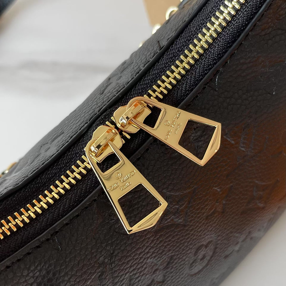 B1R76E01 Fashion leather bag