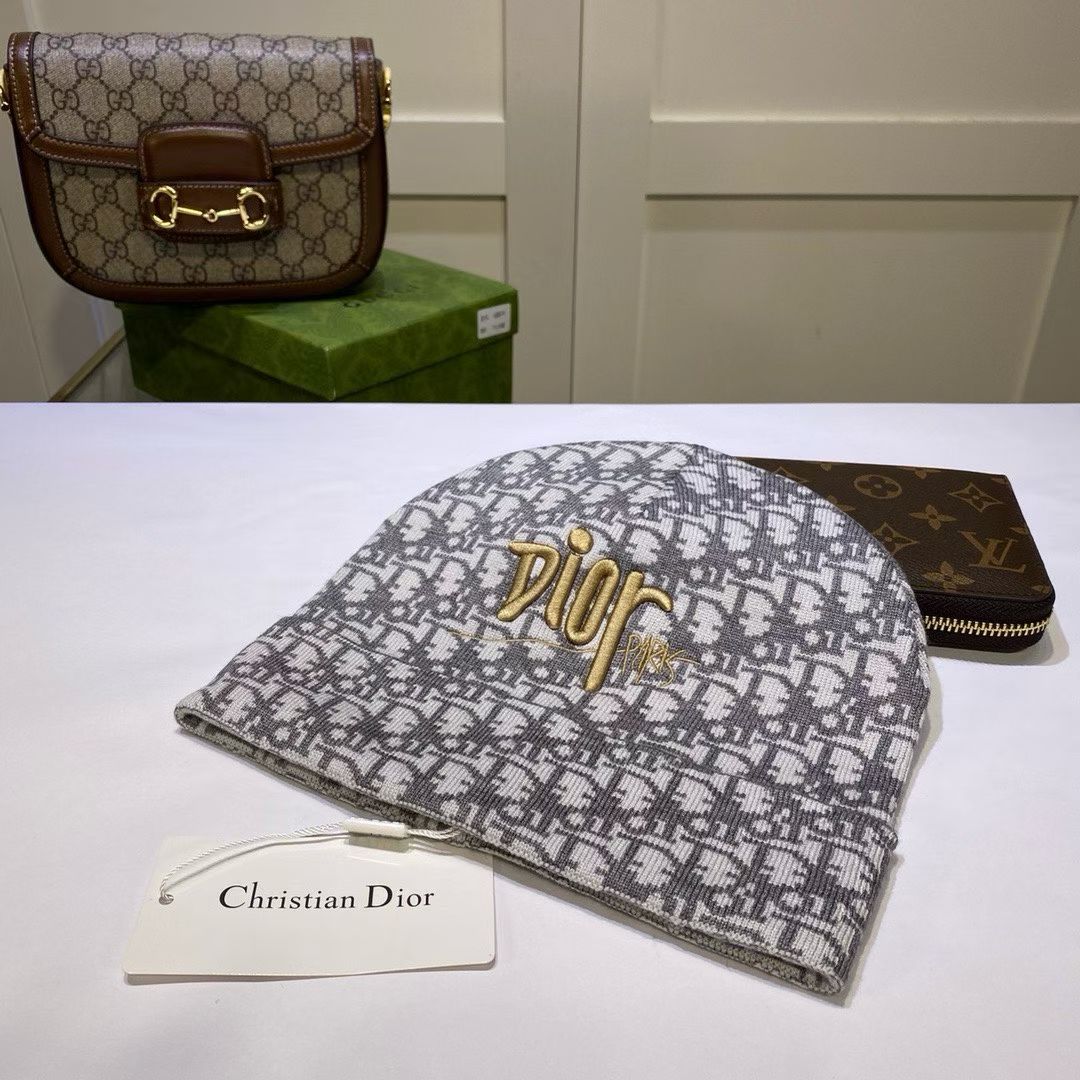 M1R86D70 Fashion hats