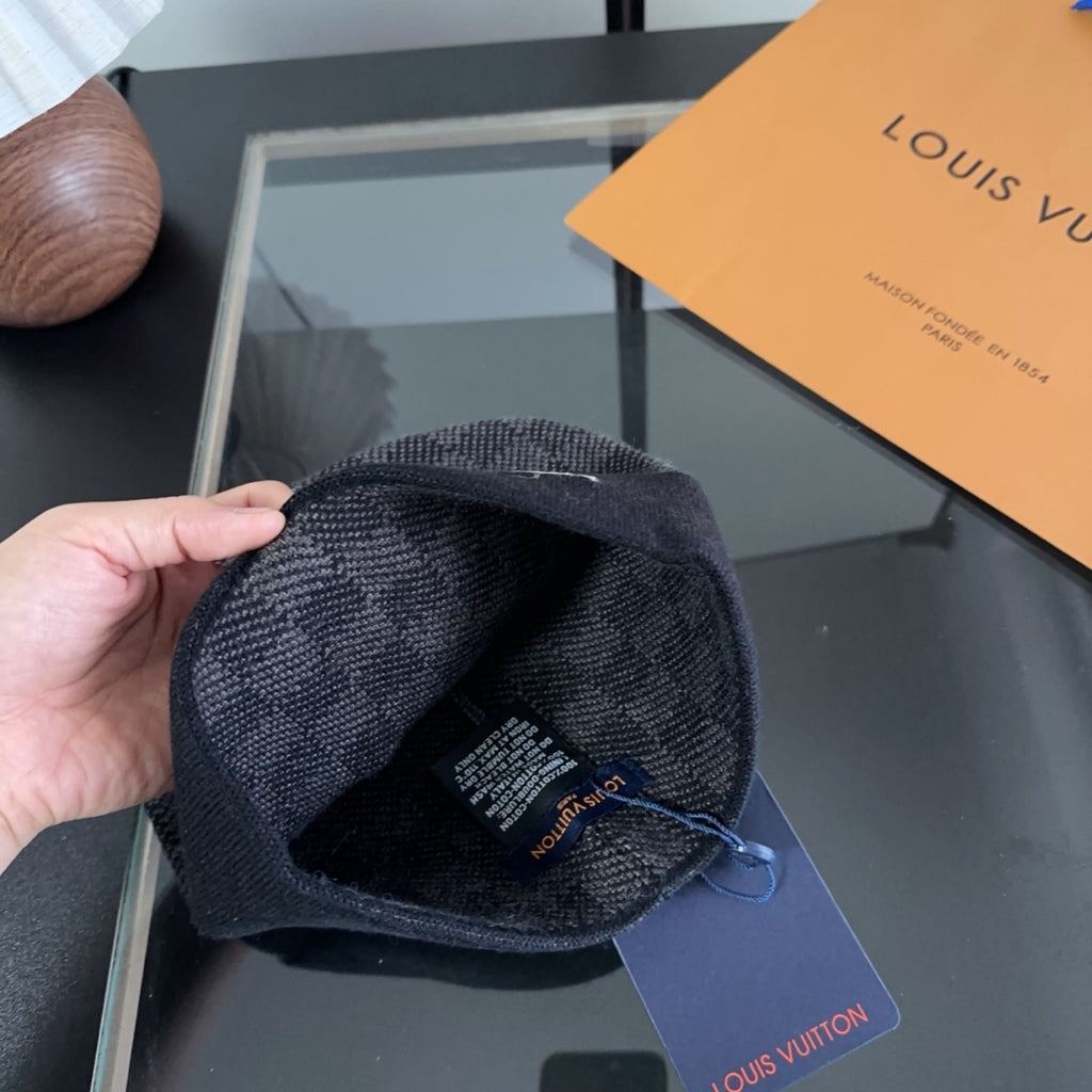 M1R86E18 Fashion hats