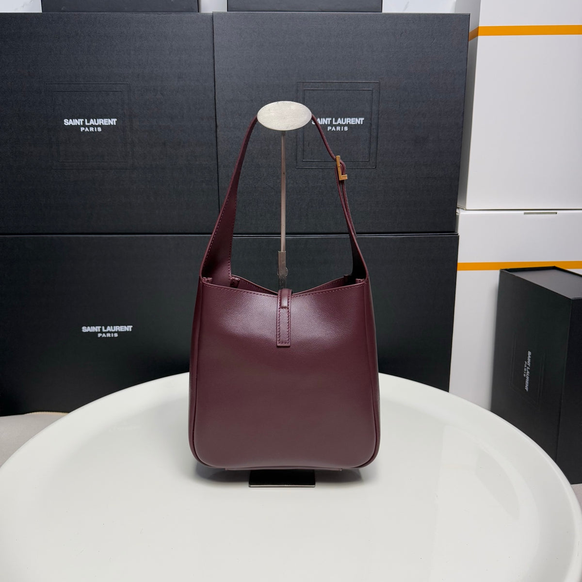 B1R96SL6 Popular leather bag