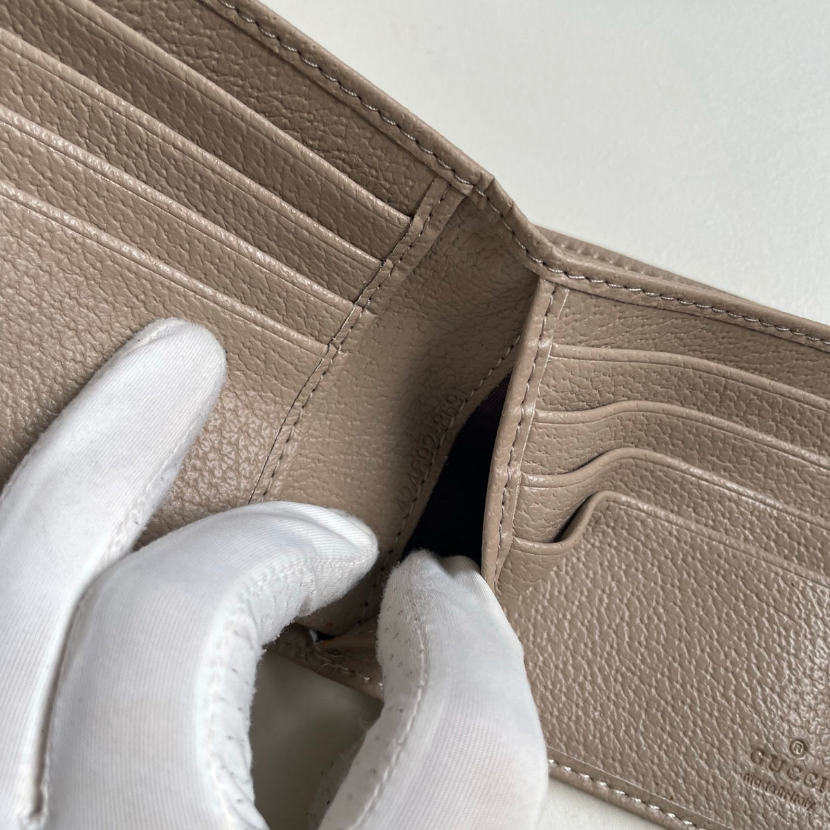 146XB7B Popular leather wallets ( with full packaging )