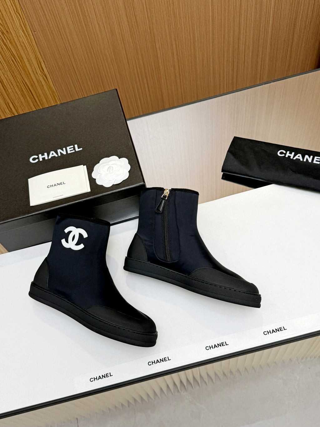 Z2P96C10 Fashion high-quality shoes