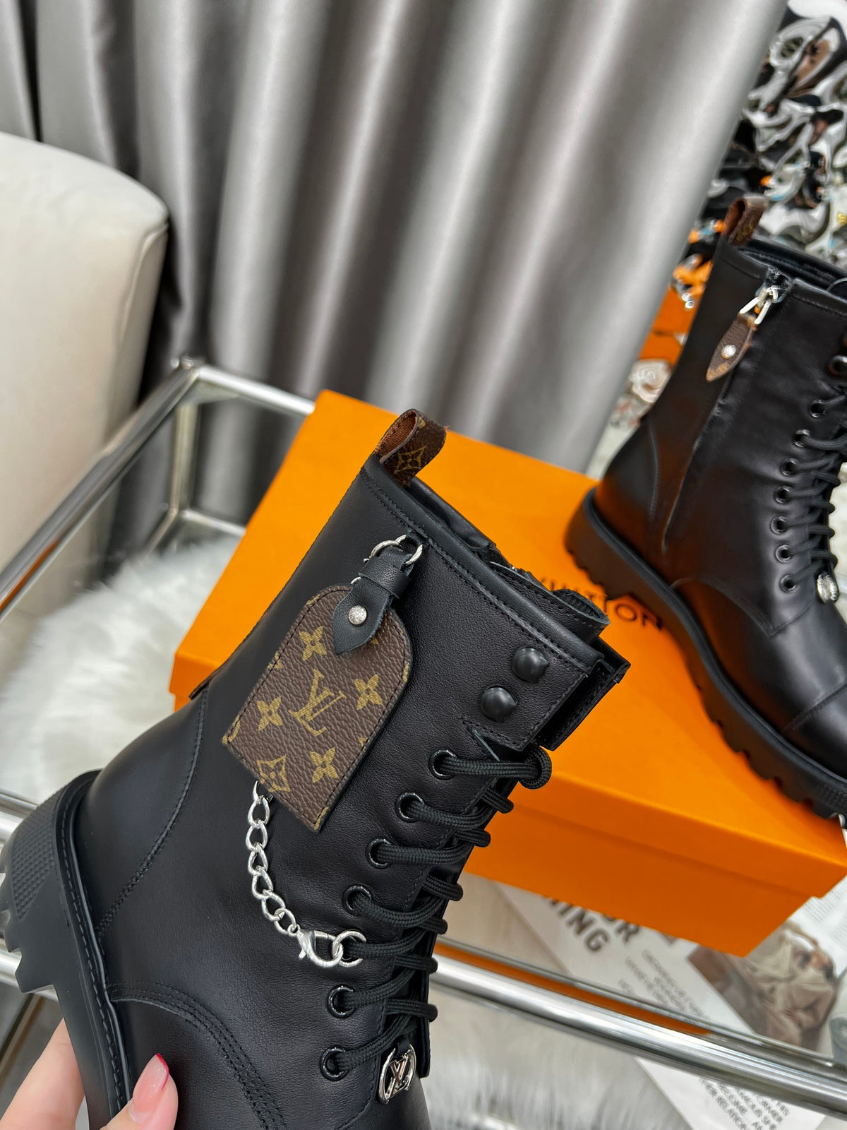 Z2P106E23 Fashion high-quality shoes