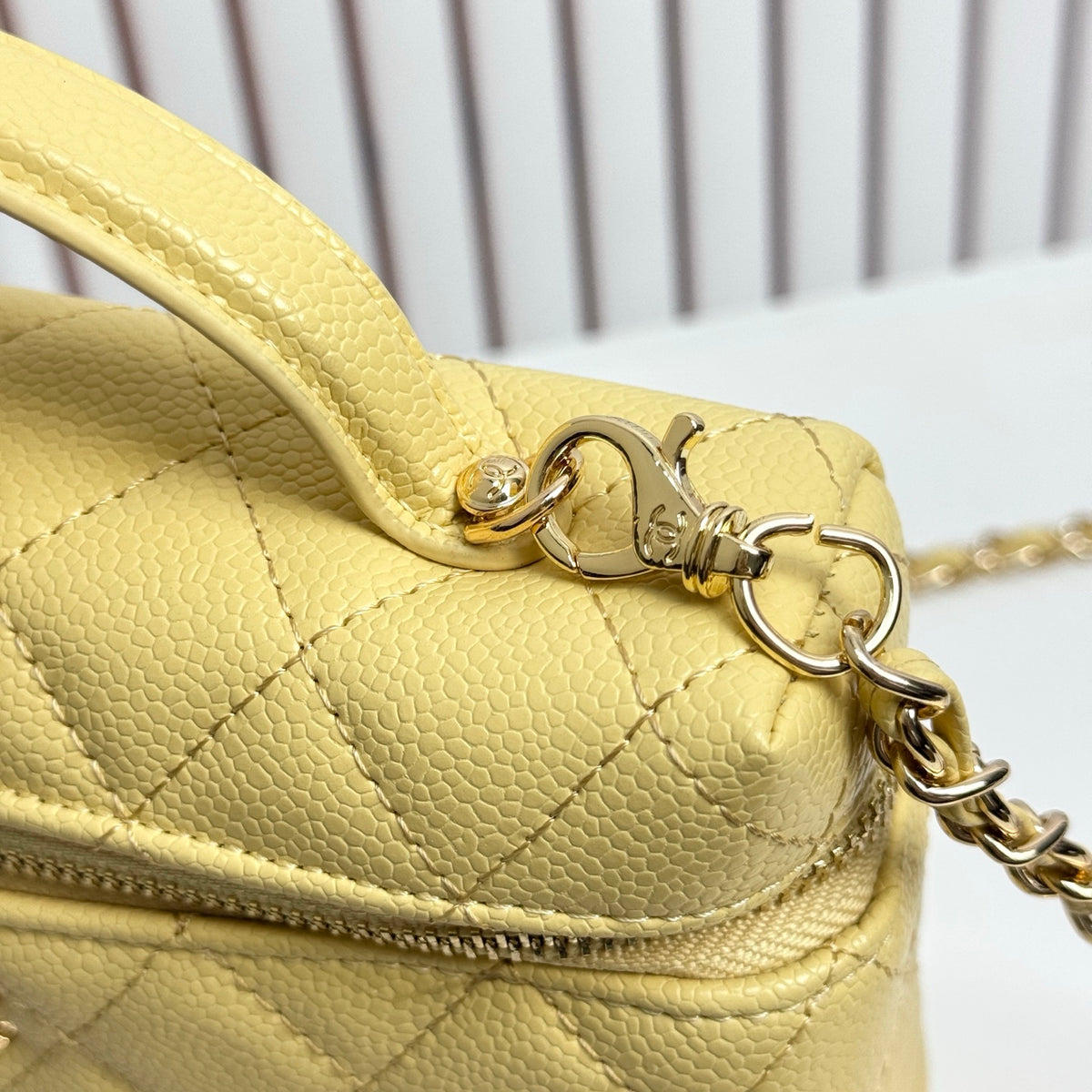 B1X66C19 Fashion leather bag
